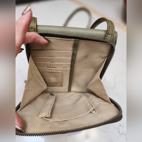 AMERICAN LEATHER CO Compact Leather Crossbody Bag in Sage. EUC - Picture 9 of 14